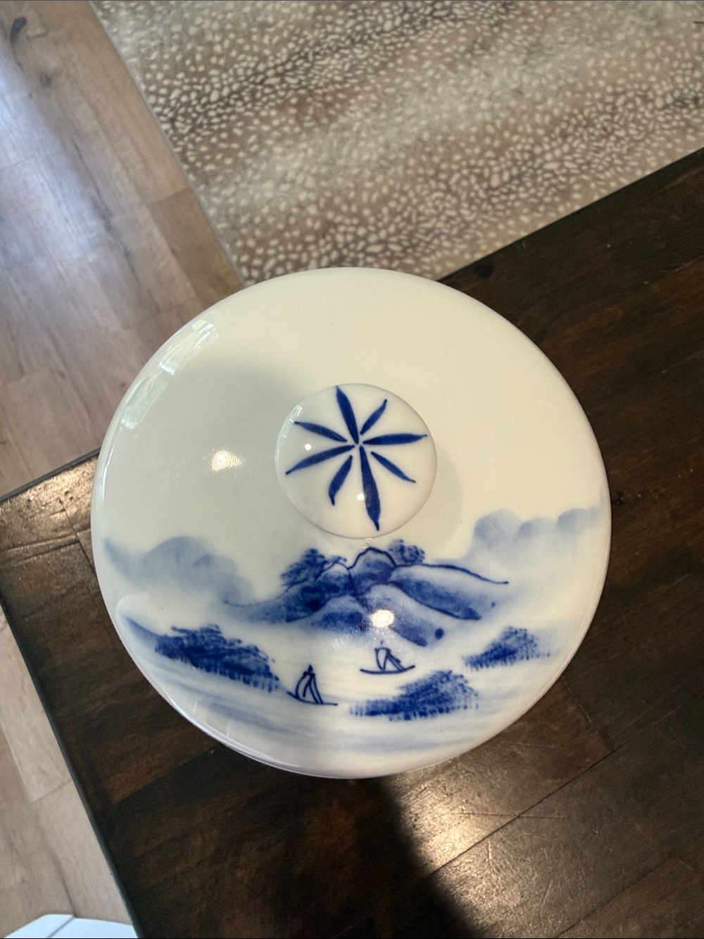 Blue and white porcelain jar with lid. - Picture 3 of 9
